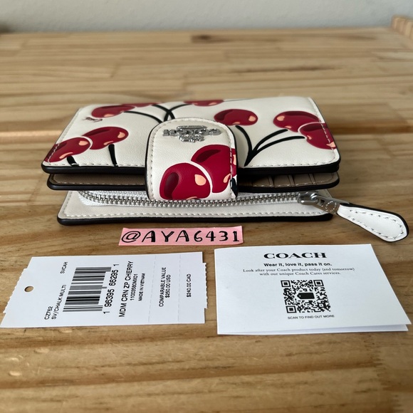Coach Medium Corner Zip With Cherry Print🎈🎈 - Picture 4 of 11
